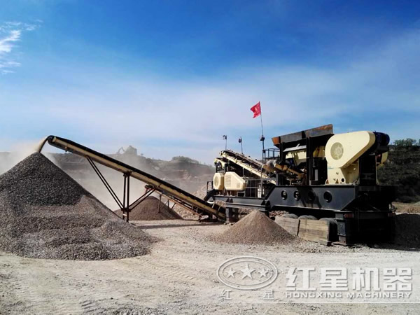 車載便攜式破碎機(jī)作業(yè)現(xiàn)場