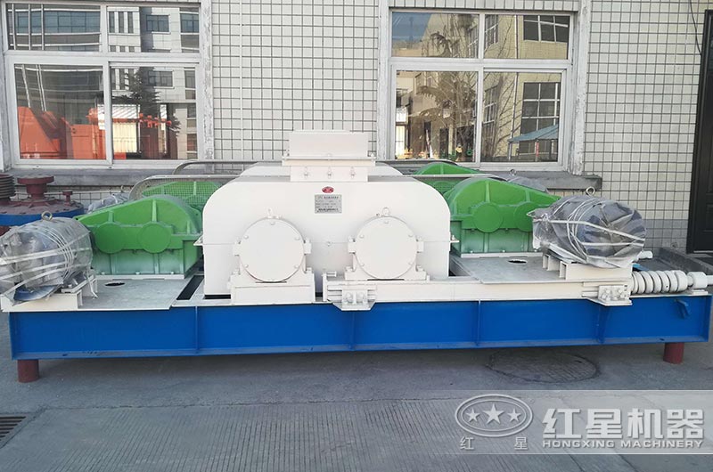 對輥式石塊粉碎機(jī)圖片