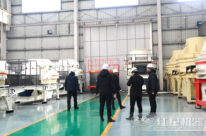 客戶到廠考察石頭制砂機