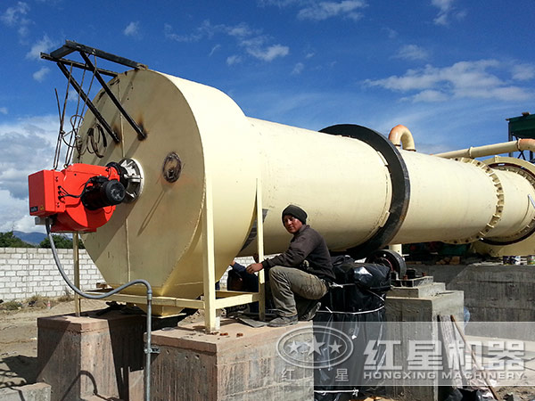 球磨機(jī)現(xiàn)場維護(hù)圖