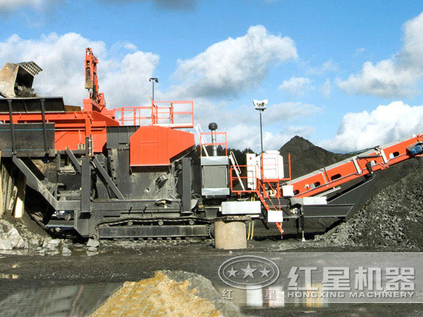 移動(dòng)破碎機(jī)現(xiàn)場(chǎng)圖