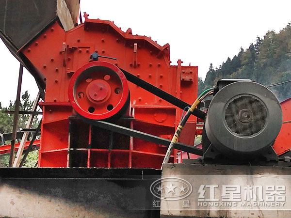 新型煤矸石細(xì)碎機客戶現(xiàn)場