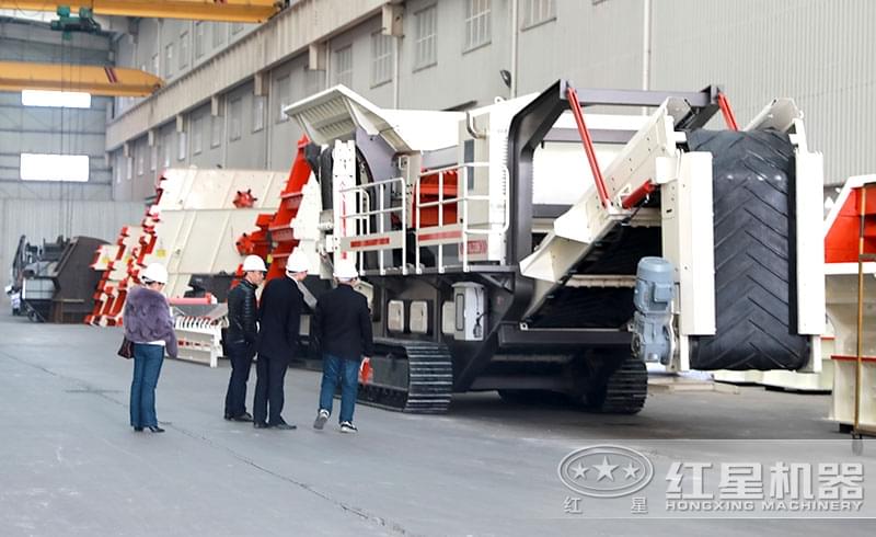 客戶到紅星機(jī)器廠區(qū)參觀考察