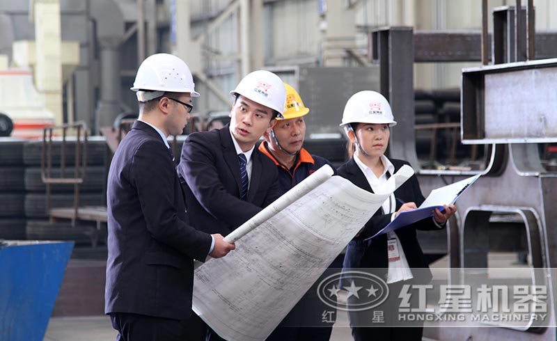 紅星機器技術(shù)人員為客戶定制方案