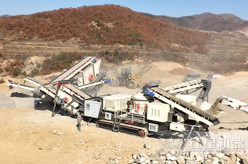 福建移動式每小時200-300噸花崗巖破碎機現(xiàn)場