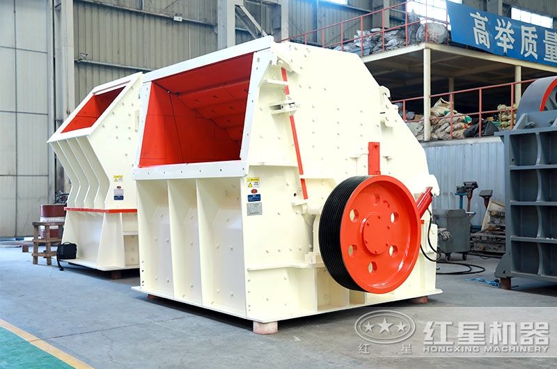 中碎式反擊破礦石粉碎機(jī)